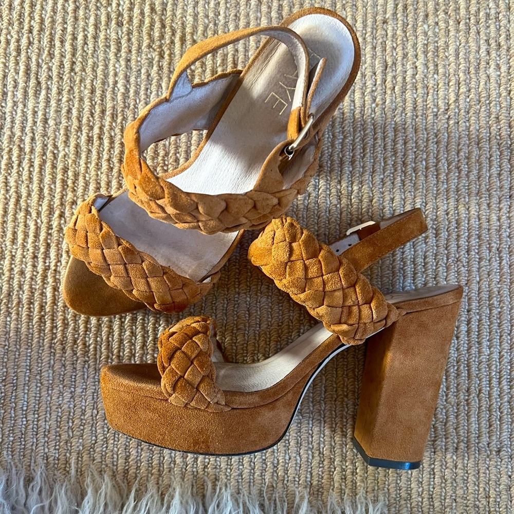 RAYE SUEDE PLATFORM HEELS. Size 7